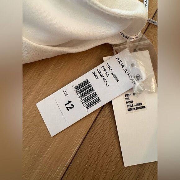 Julia jordan Sleeveless Wide-Leg Jumpsuit - Picture 3 of 5